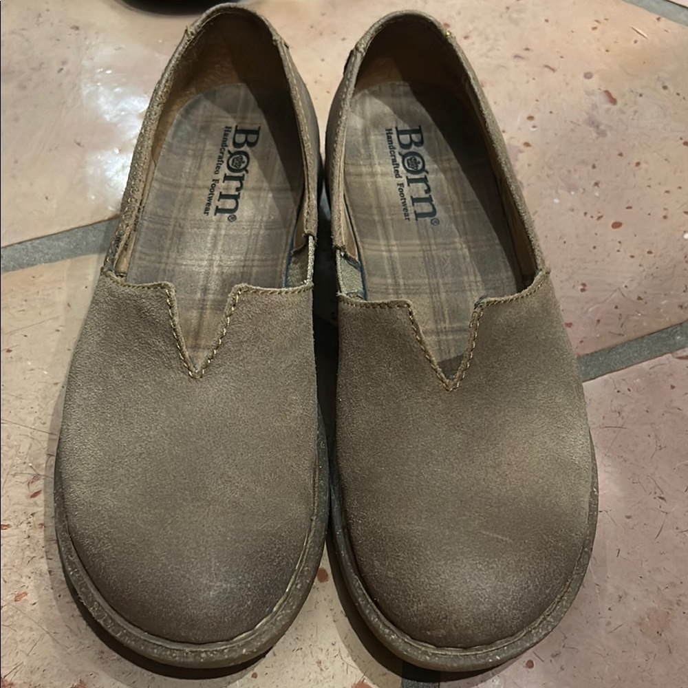 Born Women's Tan Leather Slip-On Shoes size 8.5 like new